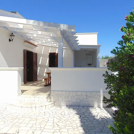 Bilocale A 200 M Dalla *